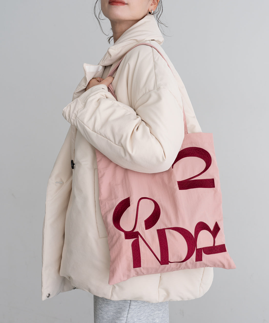 EMBROIDERED NYLON TOTE