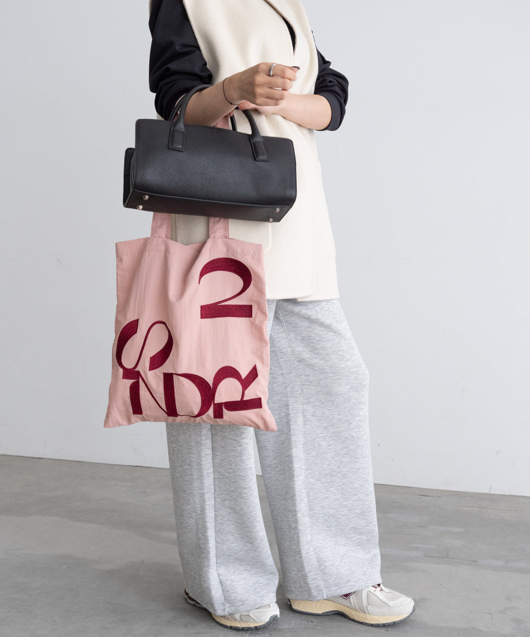 EMBROIDERED NYLON TOTE
